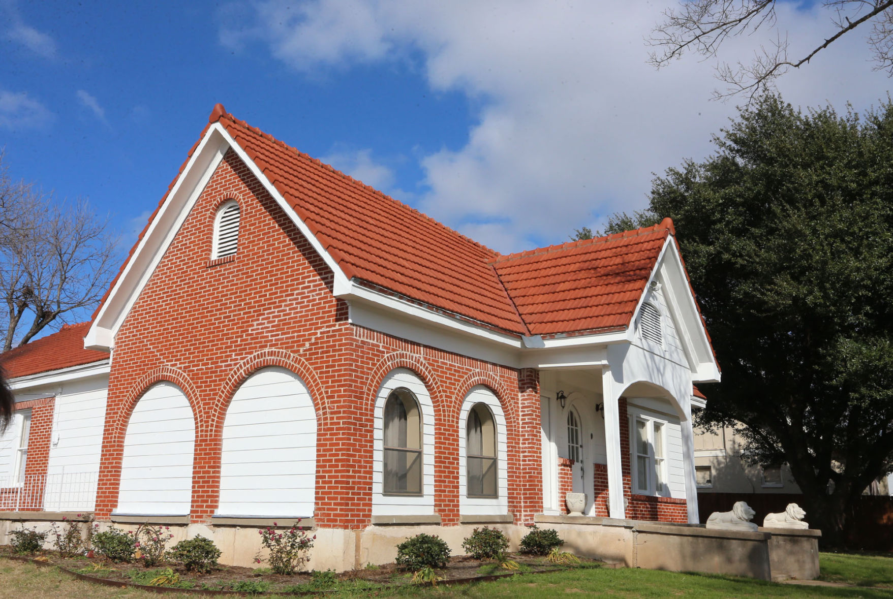 Elvis house - exterior
